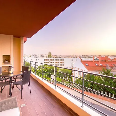 Skyline View Apartment *